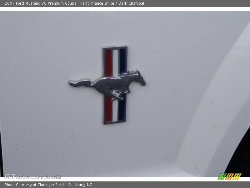 Performance White / Dark Charcoal 2007 Ford Mustang V6 Premium Coupe
