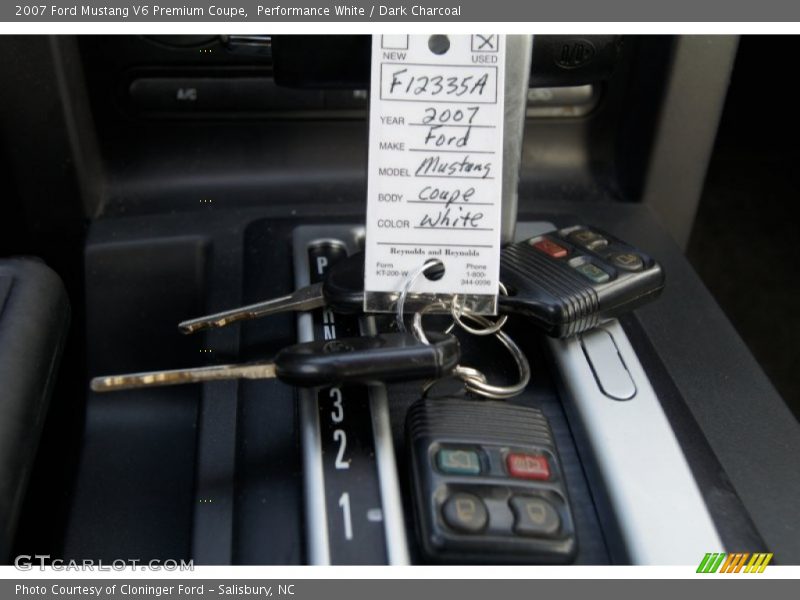 Performance White / Dark Charcoal 2007 Ford Mustang V6 Premium Coupe