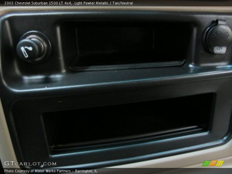 Light Pewter Metallic / Tan/Neutral 2003 Chevrolet Suburban 1500 LT 4x4