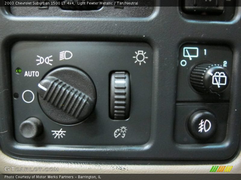 Light Pewter Metallic / Tan/Neutral 2003 Chevrolet Suburban 1500 LT 4x4
