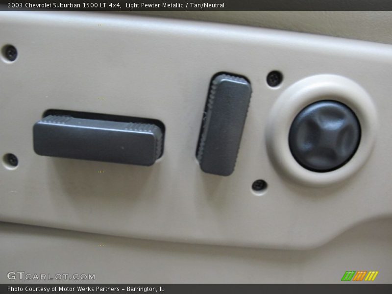 Light Pewter Metallic / Tan/Neutral 2003 Chevrolet Suburban 1500 LT 4x4