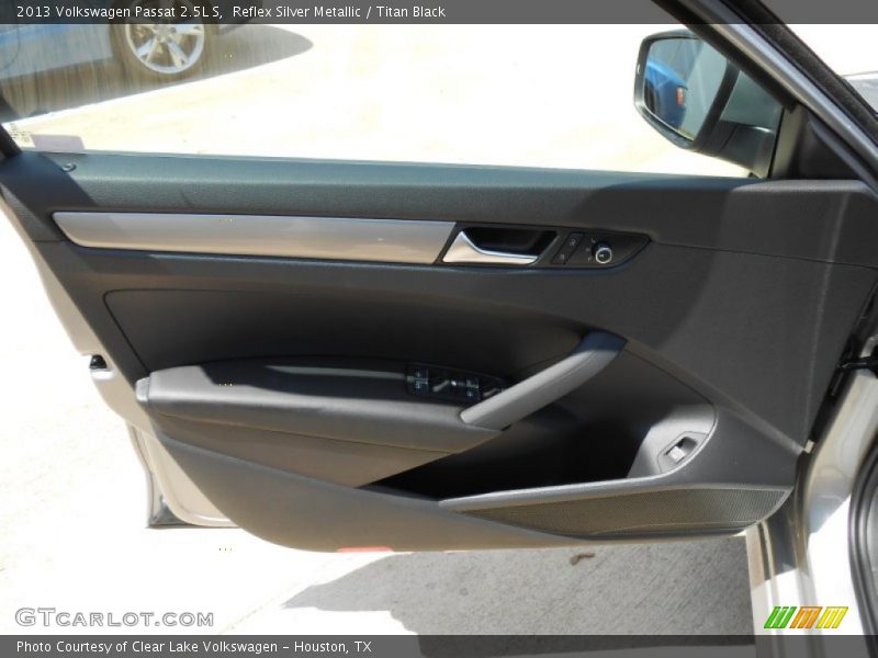 Reflex Silver Metallic / Titan Black 2013 Volkswagen Passat 2.5L S