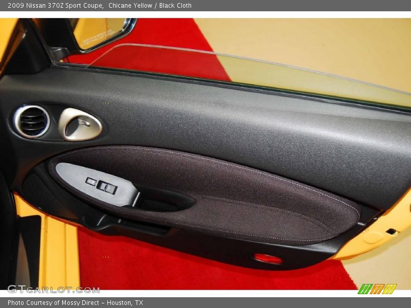 Door Panel of 2009 370Z Sport Coupe