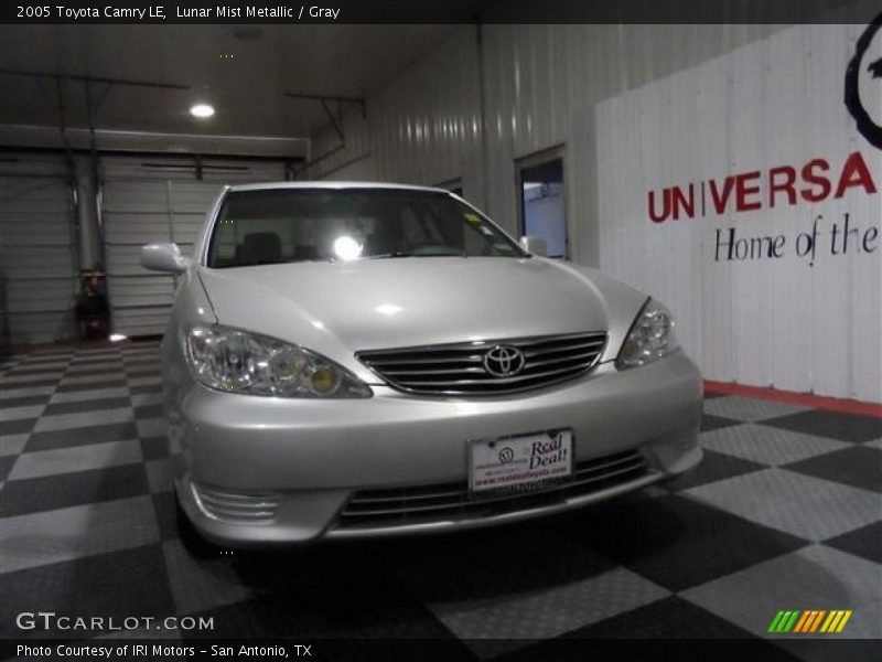 Lunar Mist Metallic / Gray 2005 Toyota Camry LE