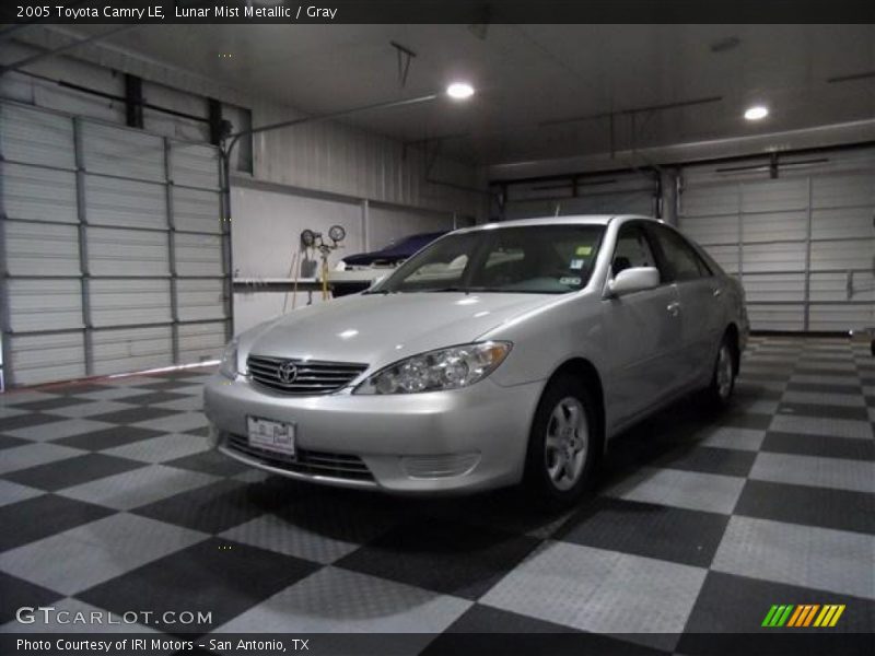 Lunar Mist Metallic / Gray 2005 Toyota Camry LE
