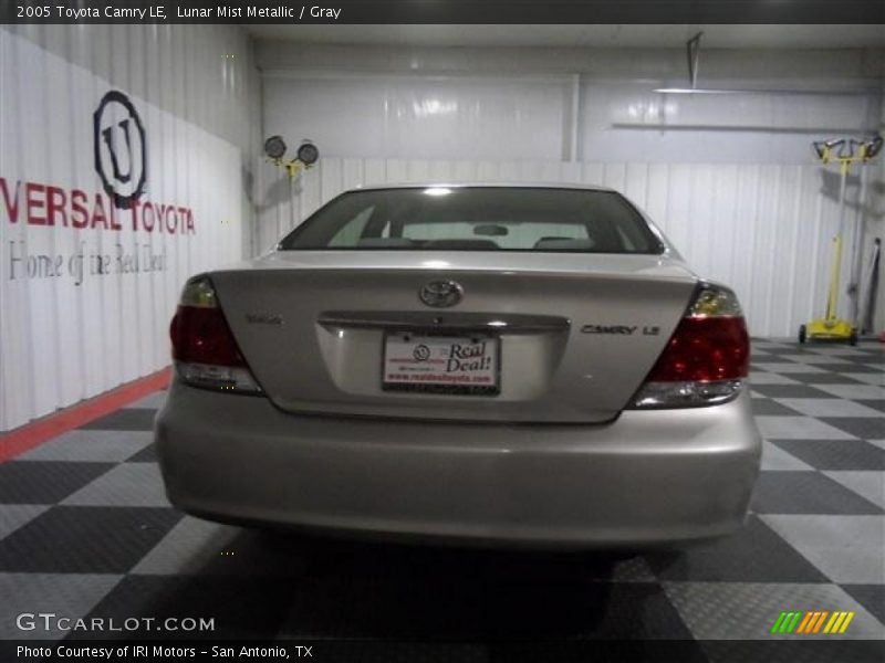 Lunar Mist Metallic / Gray 2005 Toyota Camry LE