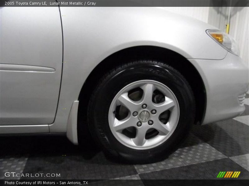 Lunar Mist Metallic / Gray 2005 Toyota Camry LE