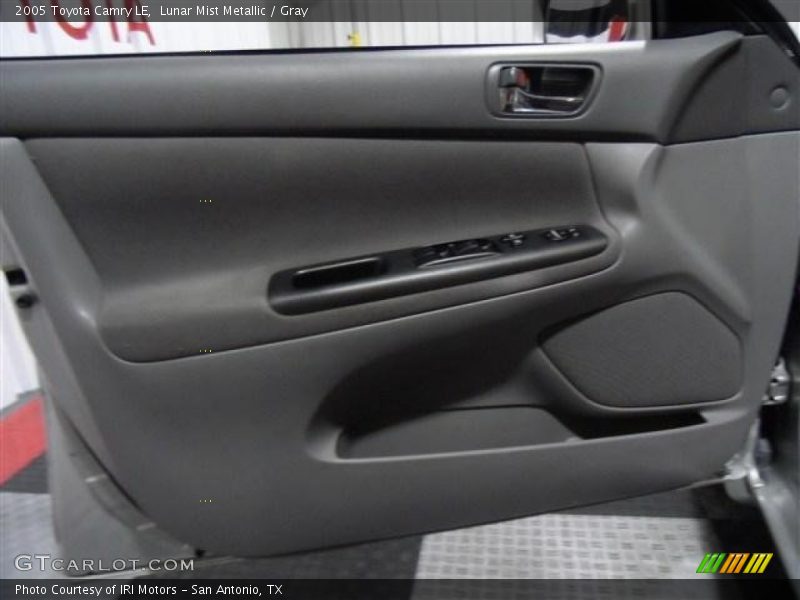 Lunar Mist Metallic / Gray 2005 Toyota Camry LE