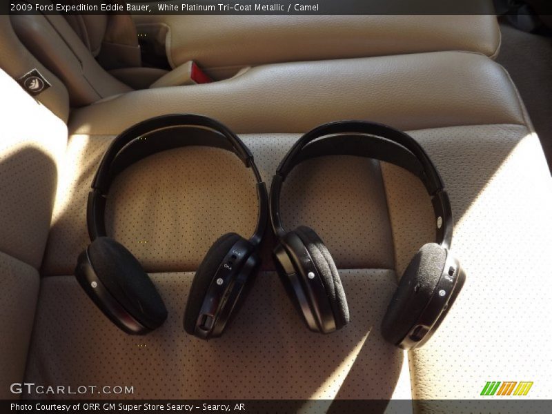 White Platinum Tri-Coat Metallic / Camel 2009 Ford Expedition Eddie Bauer