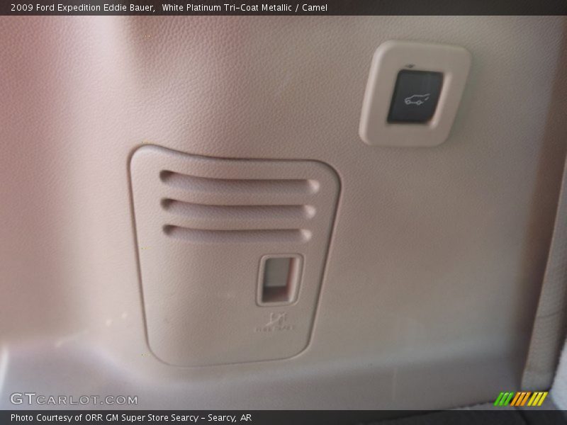 White Platinum Tri-Coat Metallic / Camel 2009 Ford Expedition Eddie Bauer