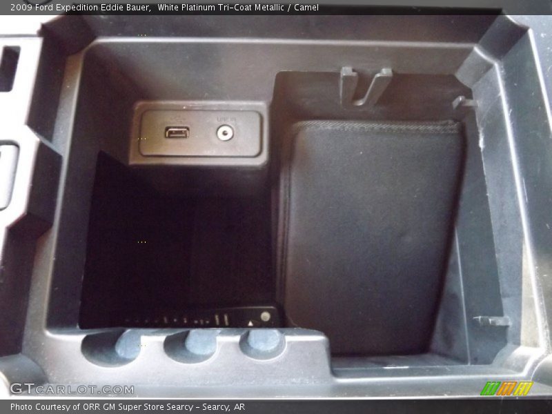 White Platinum Tri-Coat Metallic / Camel 2009 Ford Expedition Eddie Bauer
