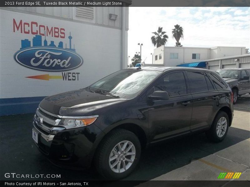Tuxedo Black Metallic / Medium Light Stone 2013 Ford Edge SE