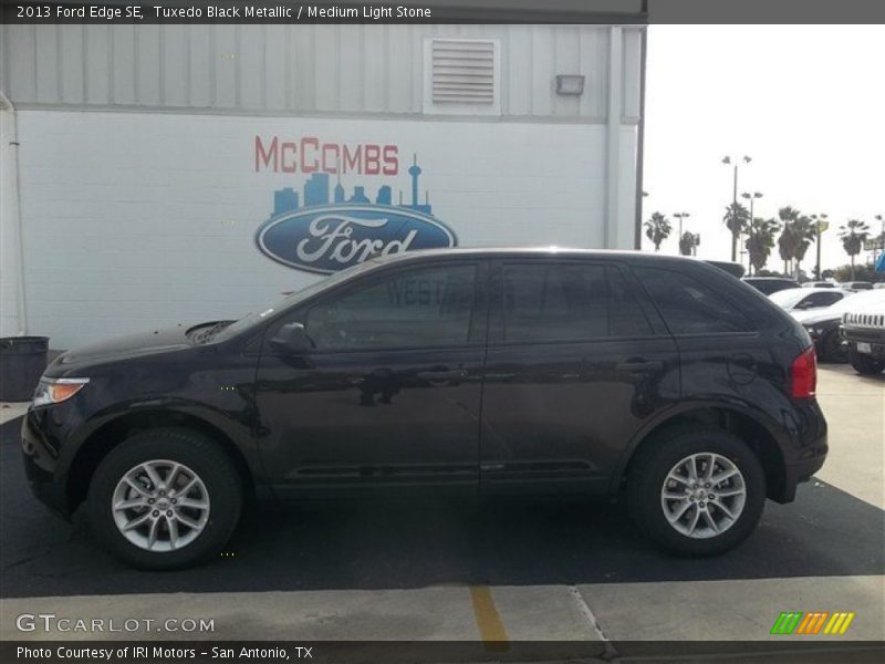 Tuxedo Black Metallic / Medium Light Stone 2013 Ford Edge SE