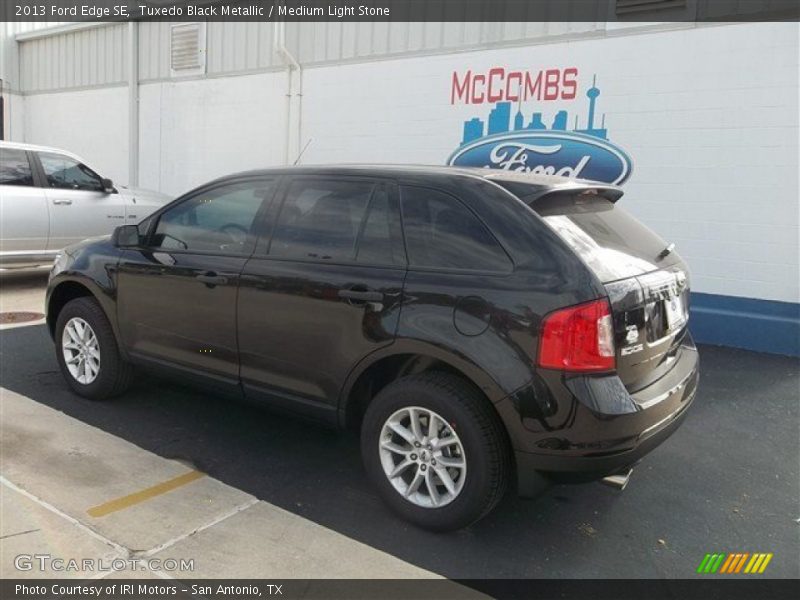 Tuxedo Black Metallic / Medium Light Stone 2013 Ford Edge SE