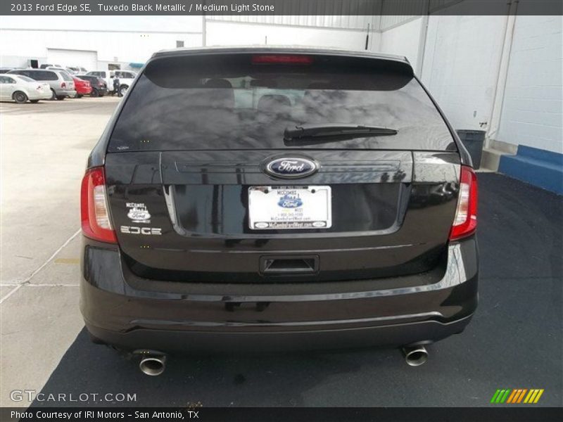 Tuxedo Black Metallic / Medium Light Stone 2013 Ford Edge SE
