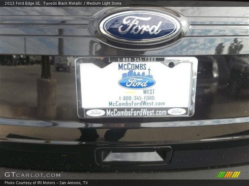 Tuxedo Black Metallic / Medium Light Stone 2013 Ford Edge SE