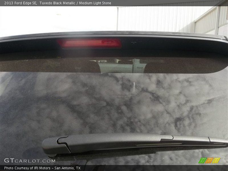Tuxedo Black Metallic / Medium Light Stone 2013 Ford Edge SE