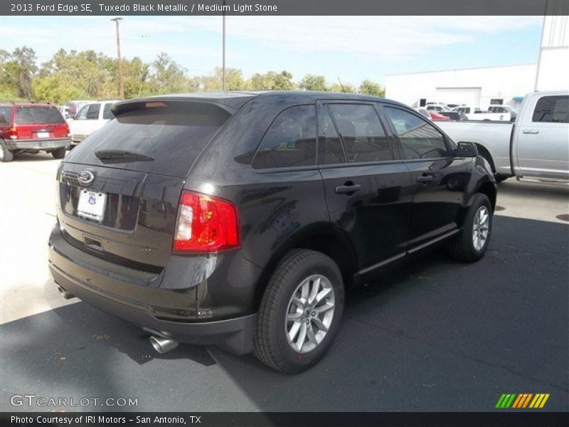 Tuxedo Black Metallic / Medium Light Stone 2013 Ford Edge SE