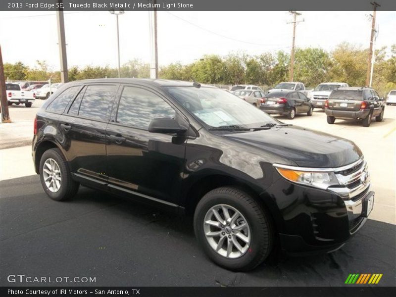 Tuxedo Black Metallic / Medium Light Stone 2013 Ford Edge SE