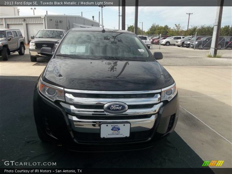 Tuxedo Black Metallic / Medium Light Stone 2013 Ford Edge SE