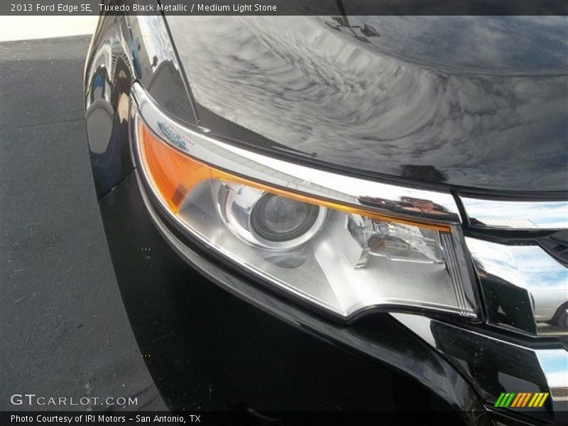 Tuxedo Black Metallic / Medium Light Stone 2013 Ford Edge SE