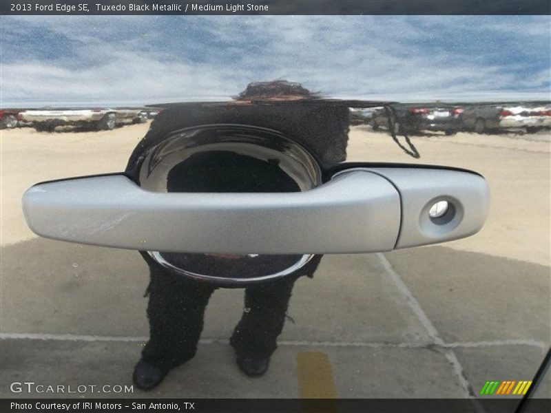 Tuxedo Black Metallic / Medium Light Stone 2013 Ford Edge SE