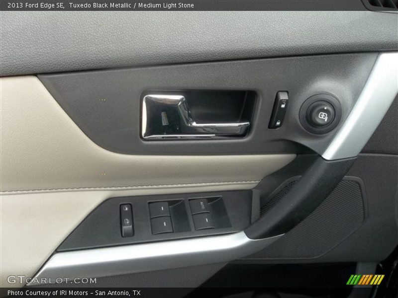 Tuxedo Black Metallic / Medium Light Stone 2013 Ford Edge SE