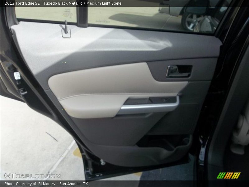 Tuxedo Black Metallic / Medium Light Stone 2013 Ford Edge SE