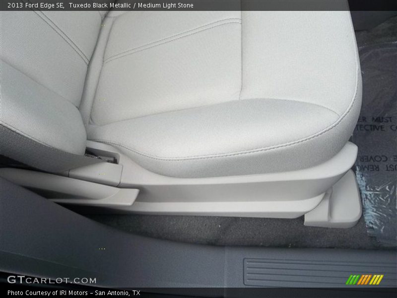 Tuxedo Black Metallic / Medium Light Stone 2013 Ford Edge SE