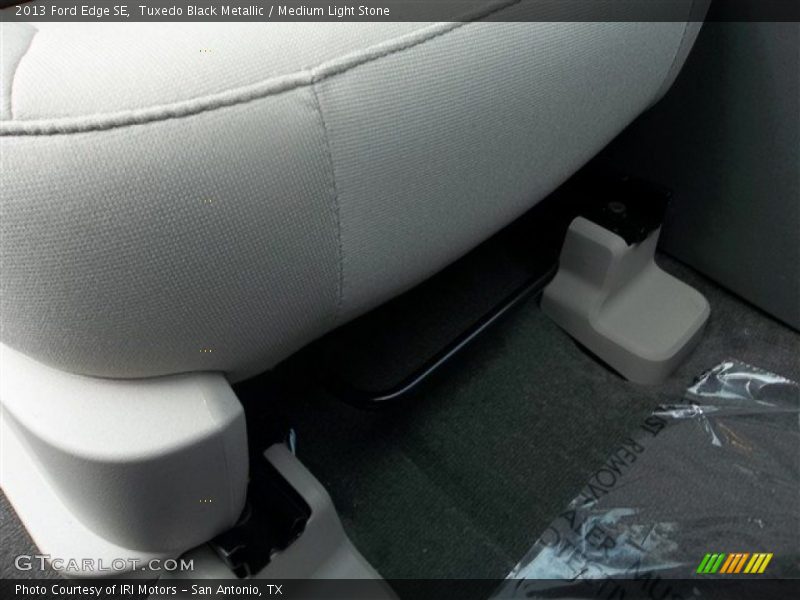Tuxedo Black Metallic / Medium Light Stone 2013 Ford Edge SE