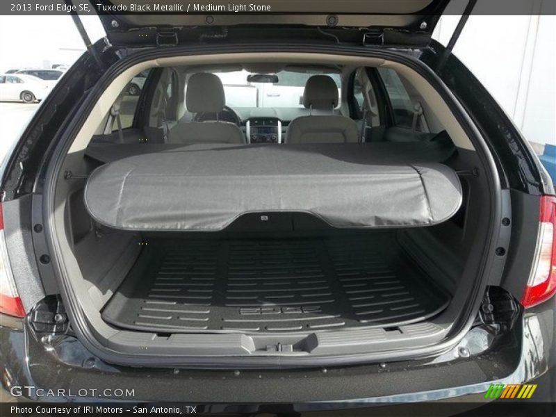 Tuxedo Black Metallic / Medium Light Stone 2013 Ford Edge SE