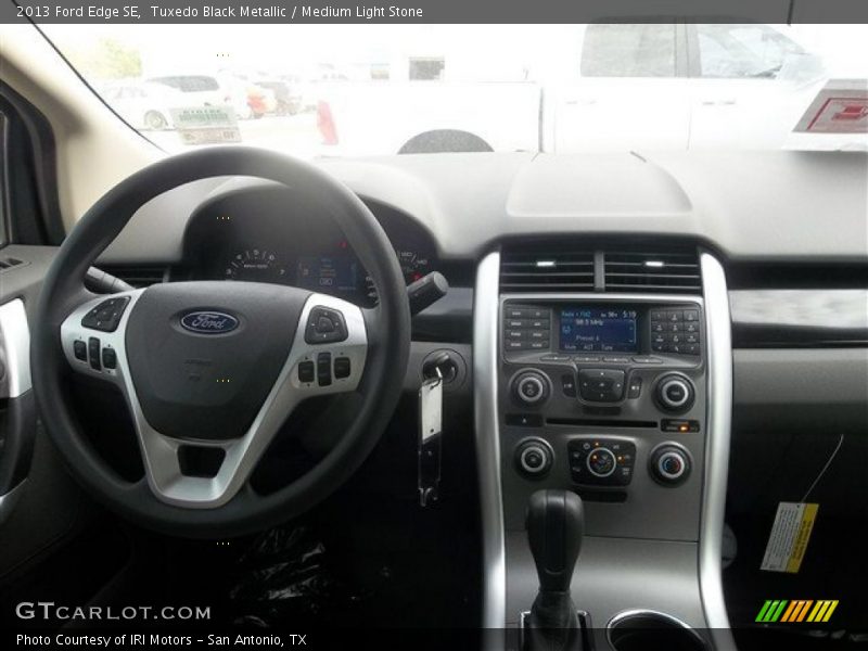 Tuxedo Black Metallic / Medium Light Stone 2013 Ford Edge SE
