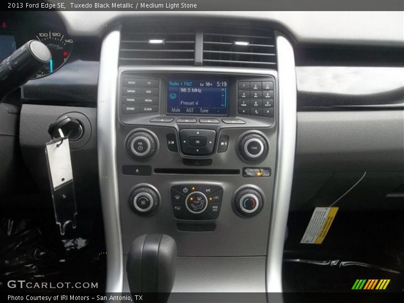 Tuxedo Black Metallic / Medium Light Stone 2013 Ford Edge SE