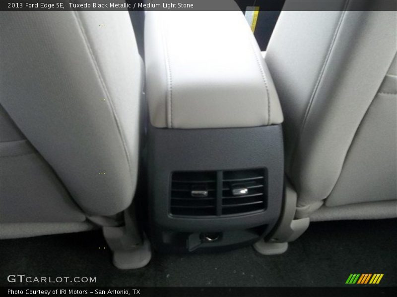 Tuxedo Black Metallic / Medium Light Stone 2013 Ford Edge SE