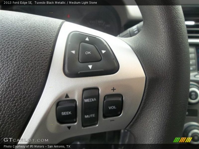 Tuxedo Black Metallic / Medium Light Stone 2013 Ford Edge SE