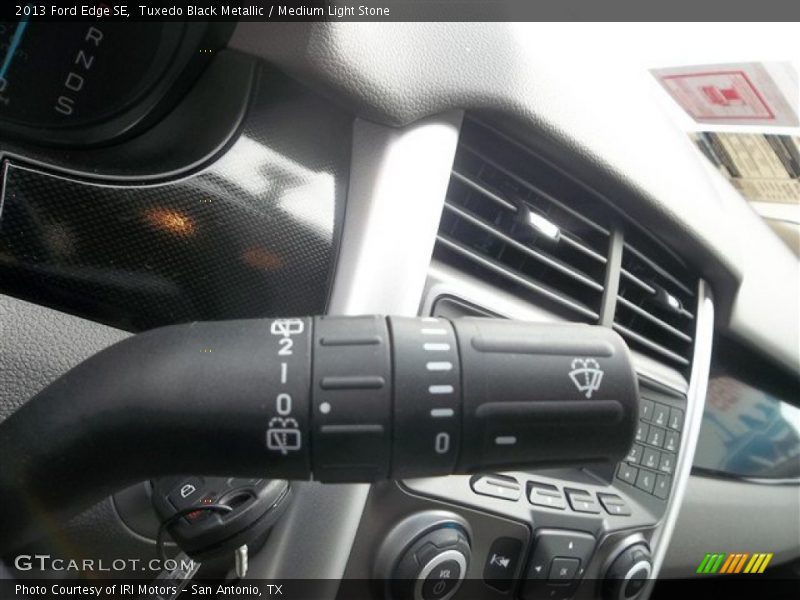 Tuxedo Black Metallic / Medium Light Stone 2013 Ford Edge SE