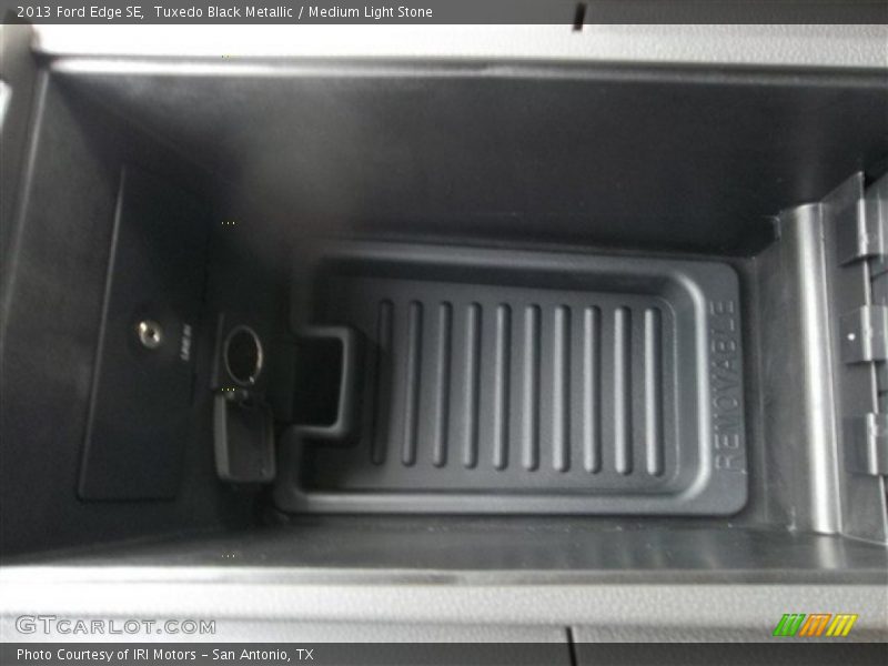 Tuxedo Black Metallic / Medium Light Stone 2013 Ford Edge SE