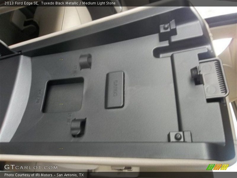 Tuxedo Black Metallic / Medium Light Stone 2013 Ford Edge SE