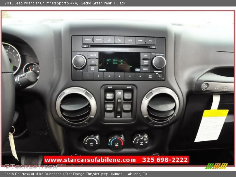 Gecko Green Pearl / Black 2013 Jeep Wrangler Unlimited Sport S 4x4