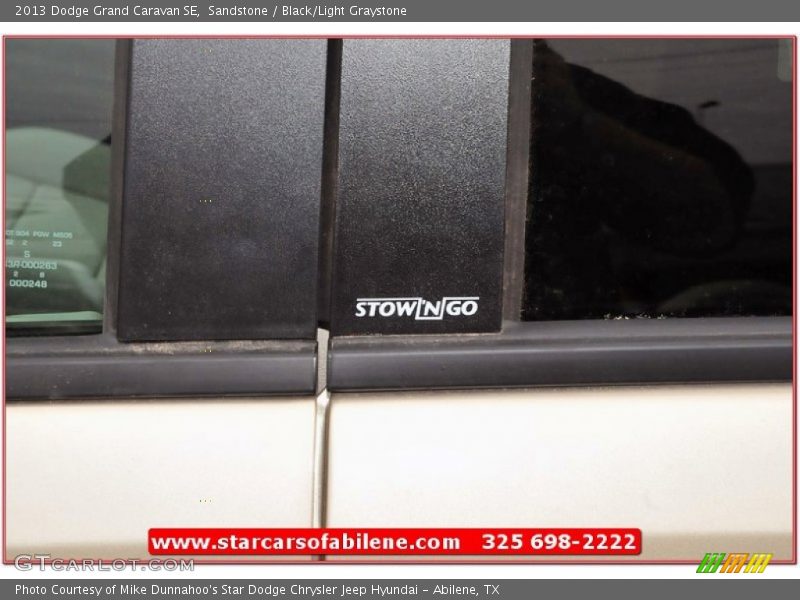 Sandstone / Black/Light Graystone 2013 Dodge Grand Caravan SE