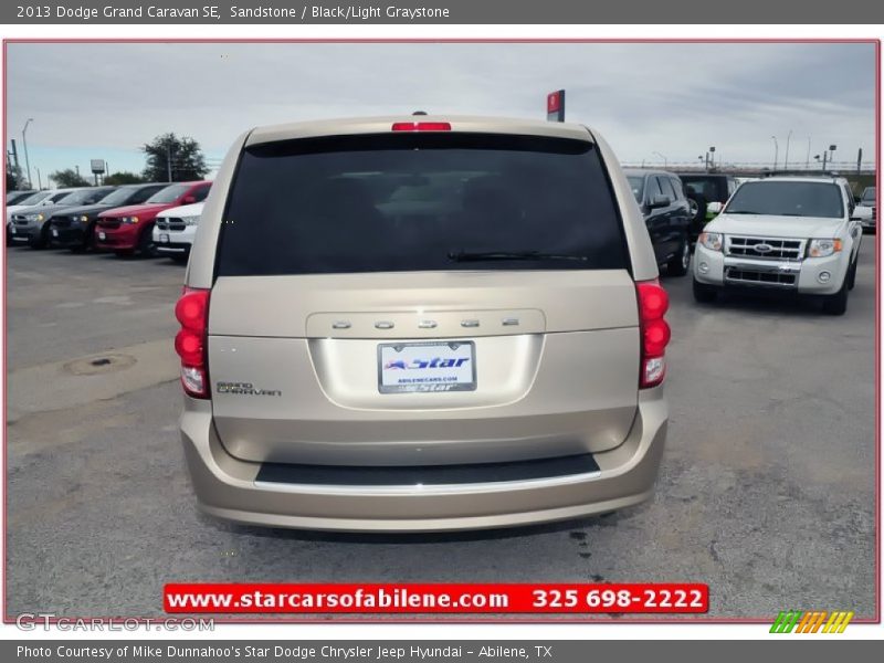 Sandstone / Black/Light Graystone 2013 Dodge Grand Caravan SE