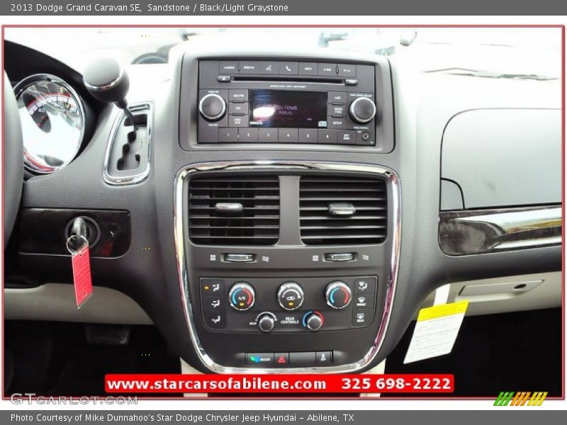 Sandstone / Black/Light Graystone 2013 Dodge Grand Caravan SE