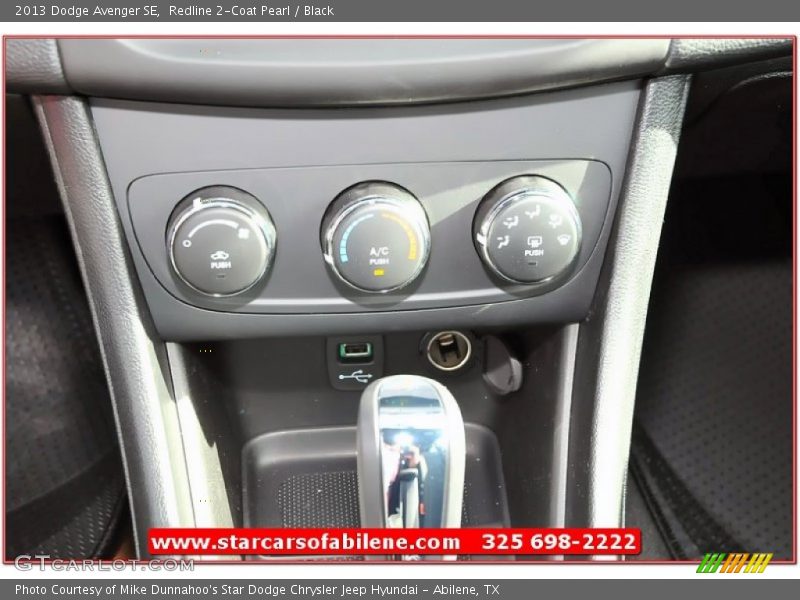 Redline 2-Coat Pearl / Black 2013 Dodge Avenger SE