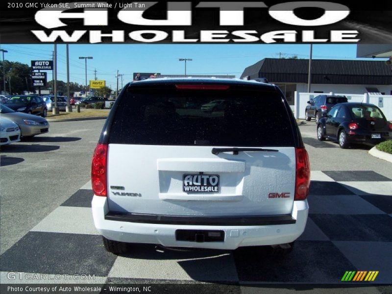 Summit White / Light Tan 2010 GMC Yukon SLE