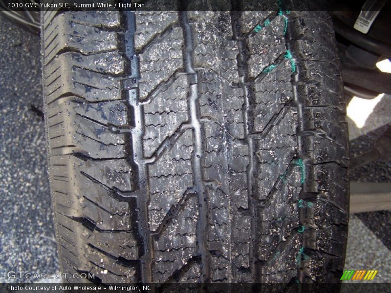 Summit White / Light Tan 2010 GMC Yukon SLE