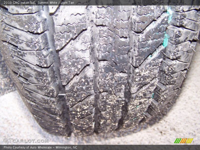 Summit White / Light Tan 2010 GMC Yukon SLE