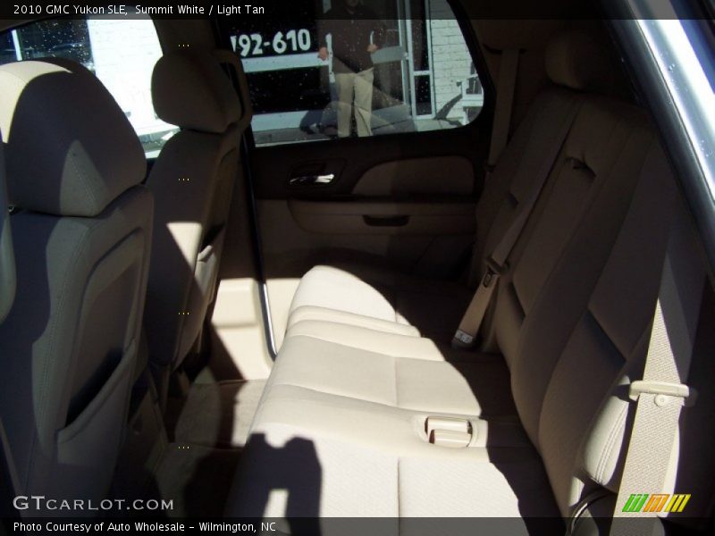 Summit White / Light Tan 2010 GMC Yukon SLE