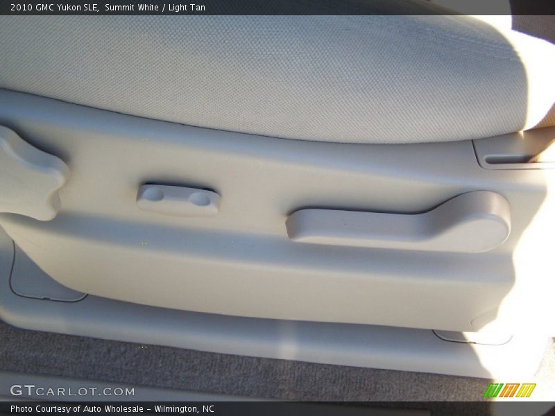 Summit White / Light Tan 2010 GMC Yukon SLE