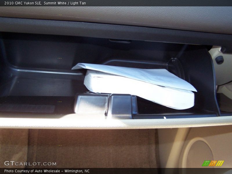 Summit White / Light Tan 2010 GMC Yukon SLE