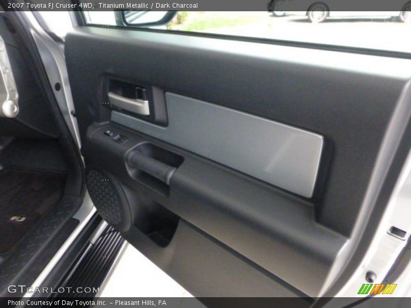 Titanium Metallic / Dark Charcoal 2007 Toyota FJ Cruiser 4WD